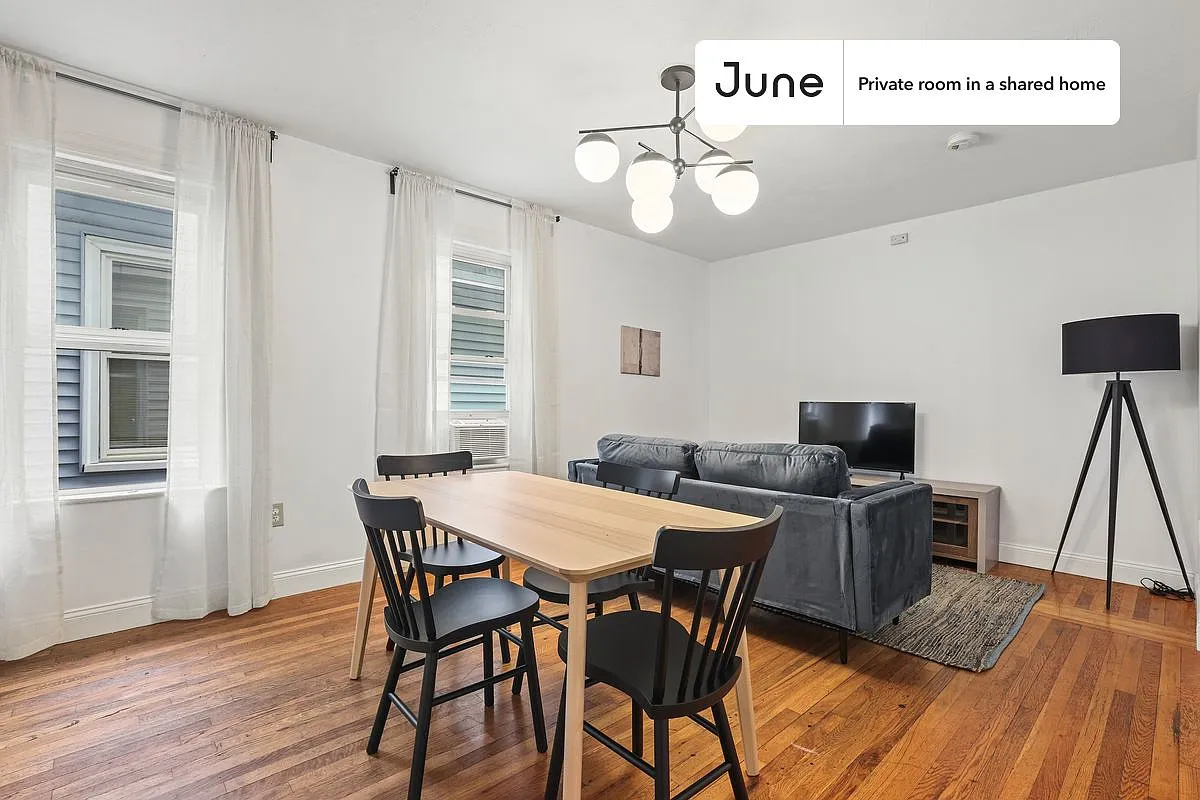 Full bedroom in 3 bed/2 bath home in Brighton #445 A — Photo 4