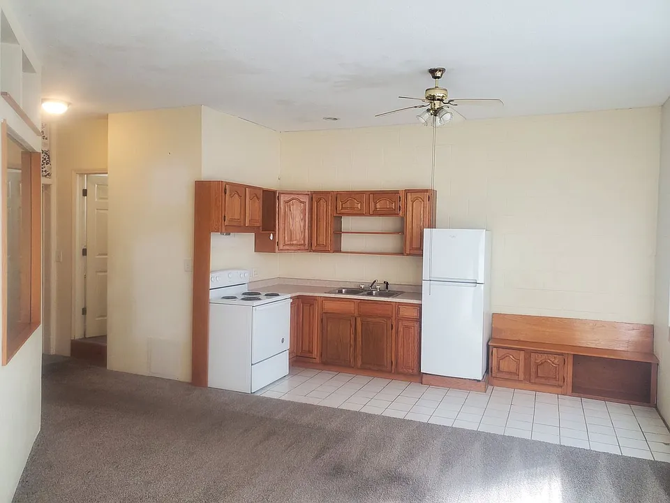 227 W Wapello St