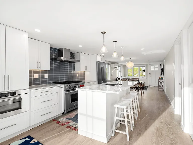 25 Northern Blvd — Photo 16