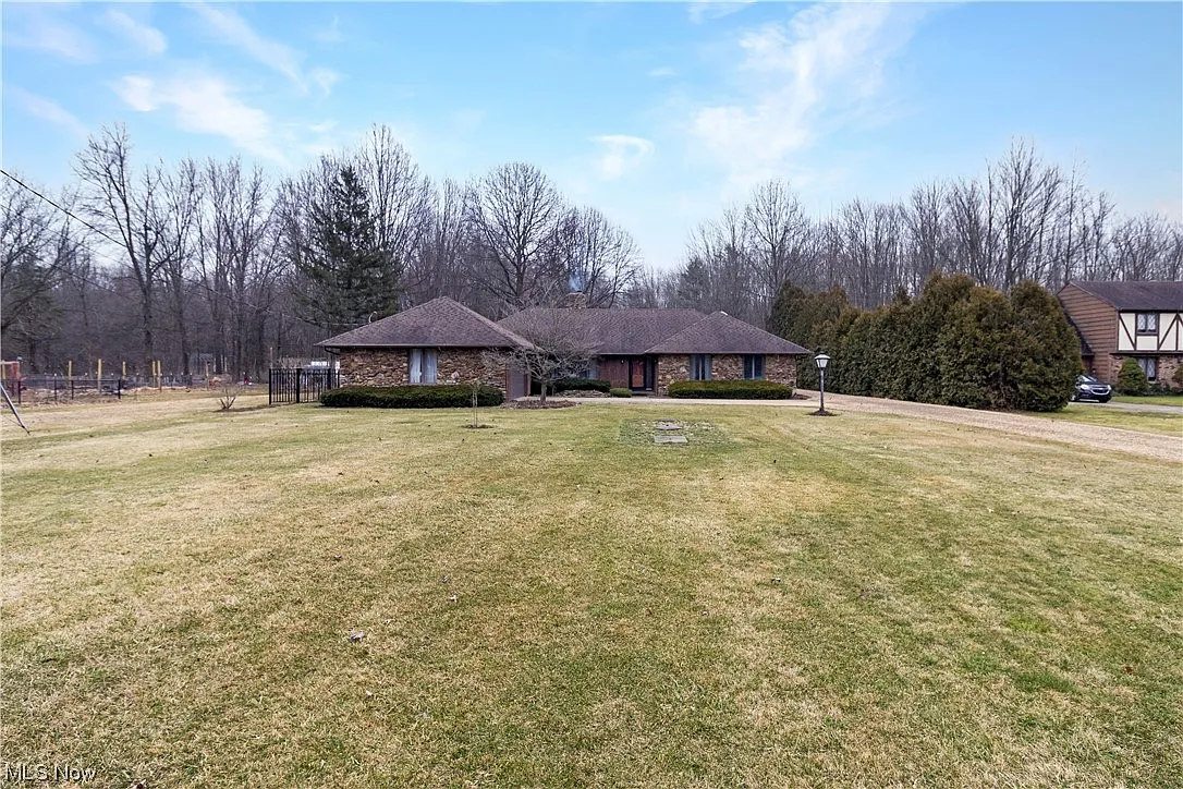 9433 Reed Rd photo 1