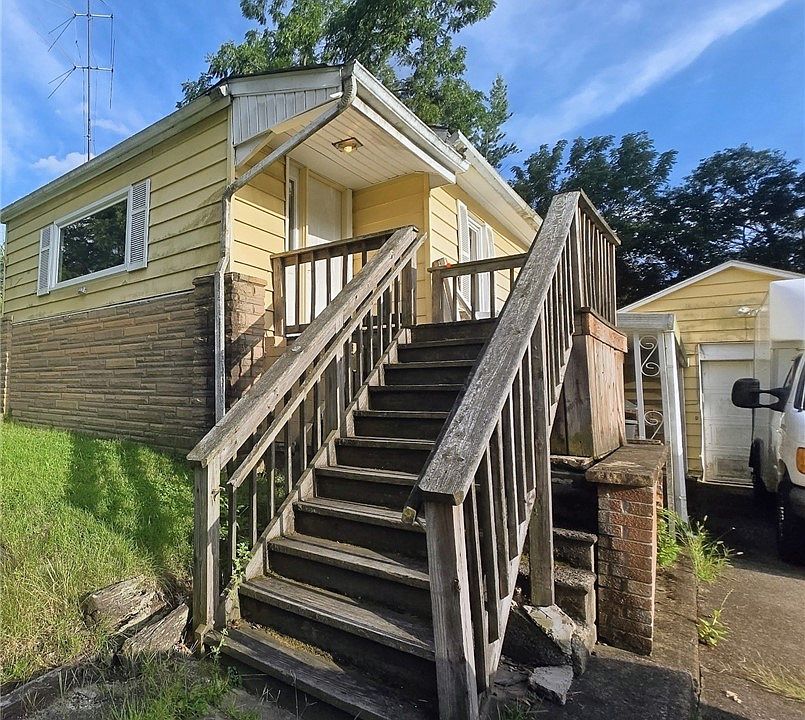 1st image of 2838 Draper St SE