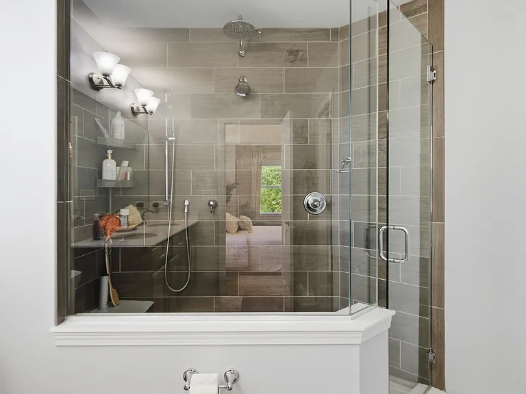 130 Waterbury Cir — Photo 32