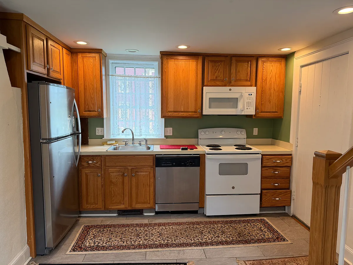 Building Photo - 63 Poplar St #3
