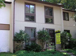 2452 Cloudcroft Sq, Reston, VA 20191