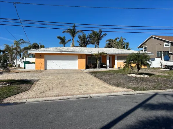 1371 Sea Gull Dr S, Saint Petersburg, FL 33707