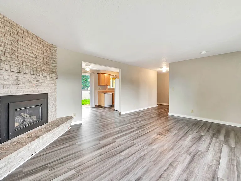 Savage / Ellis Duplex — Photo 11