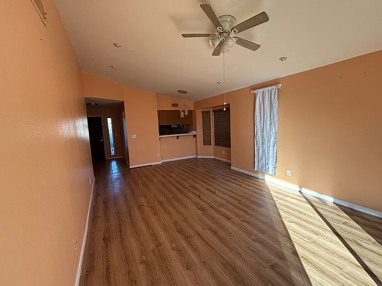 413 W Beverly Ln — Photo 26