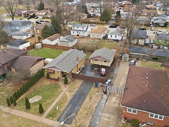 3rd image of 866 Greenbay Ave