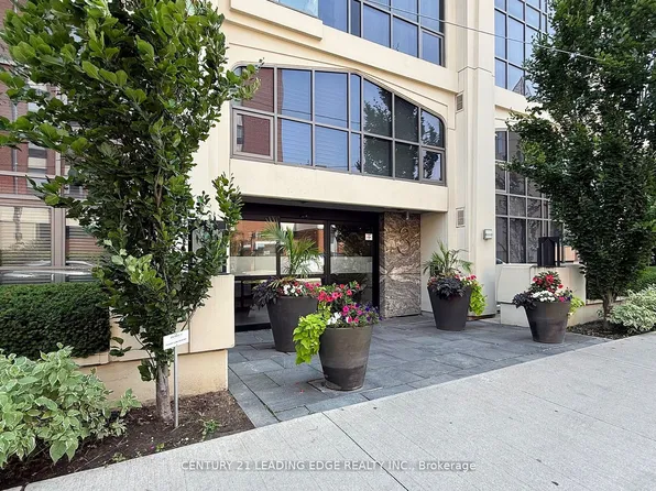 3 McAlpine St #502, Toronto, ON M5R 3T5