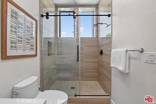 1204 N Orange Grove Ave — Photo 28