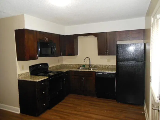 2 bed, 1.5 bath, 1021 sqft, $1,485 — Photo 4