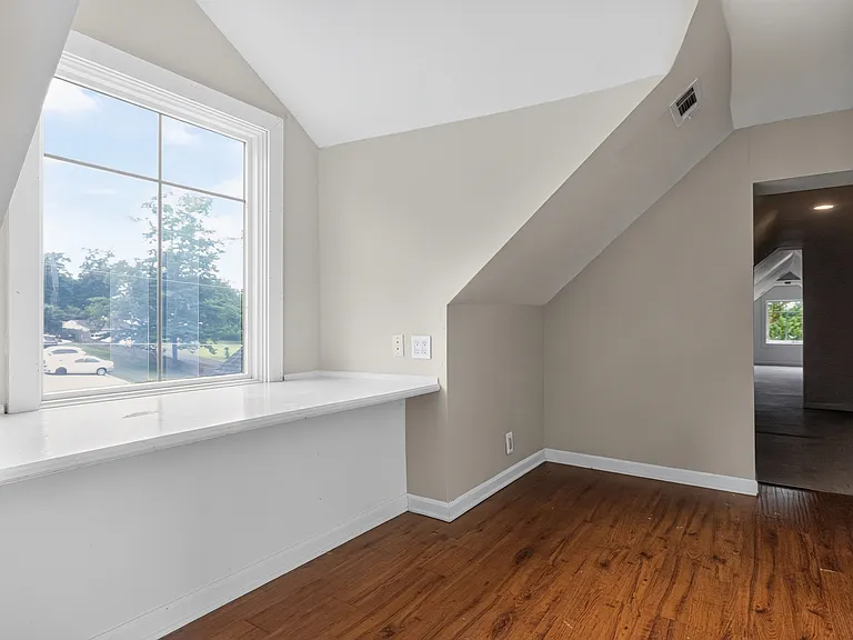 7818 Leland Rd — Photo 35