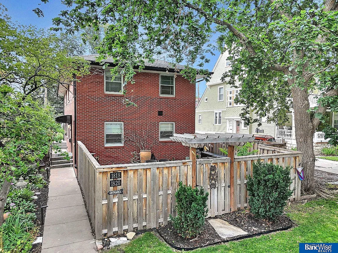 3 bed, 1.5 bath, 1500 sqft, $1,950 — Photo 1