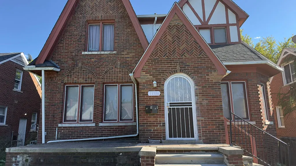 2 bed, 800 sqft, $1,100 — Photo 1