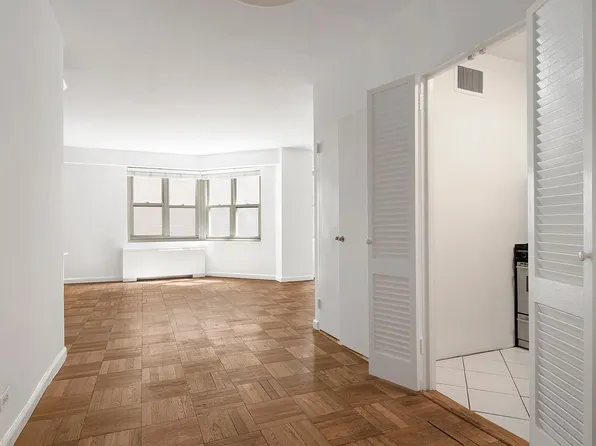 205 E 63rd St APT 5A