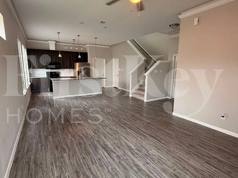 3209 Youngs Meadow Ln — Photo 2