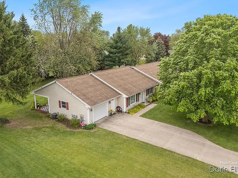 167 Holiday Dr — Photo 23