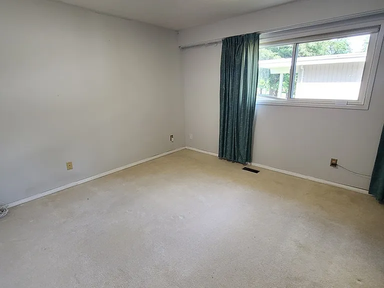 2730 Ash St — Photo 9