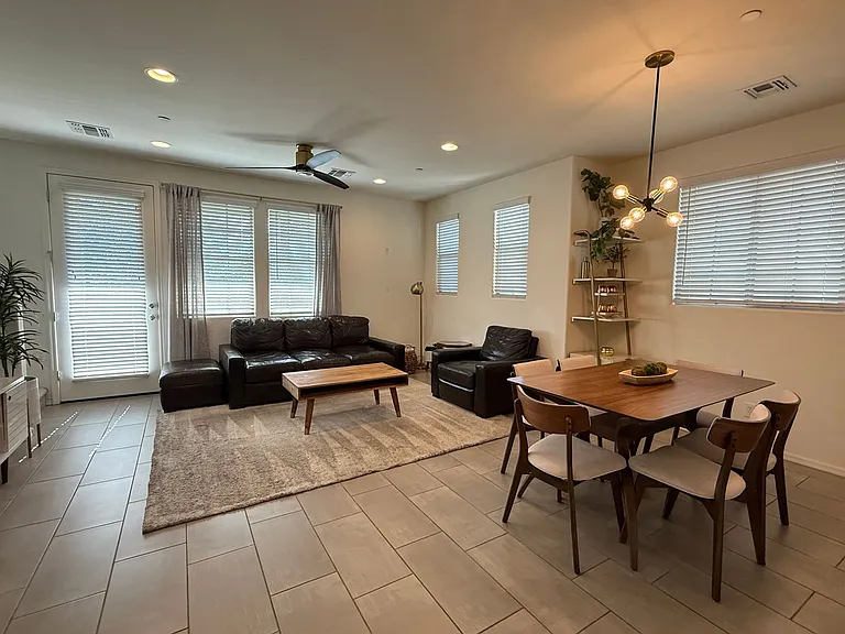 2658 S Harmony Ave — Photo 7