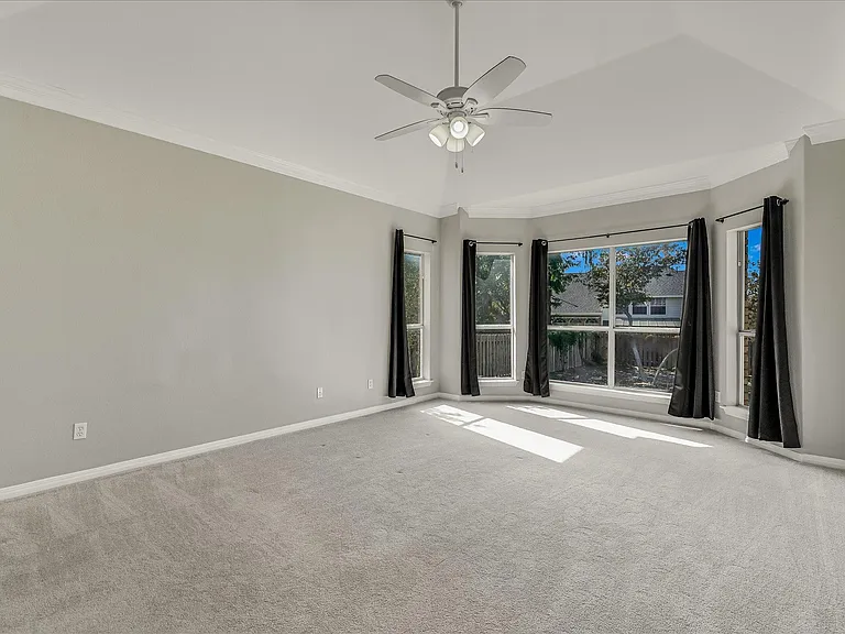 10802 Hastings Ln — Photo 13