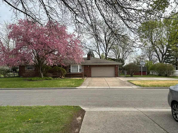 3054 Eastmoreland Dr, Oregon, OH 43616