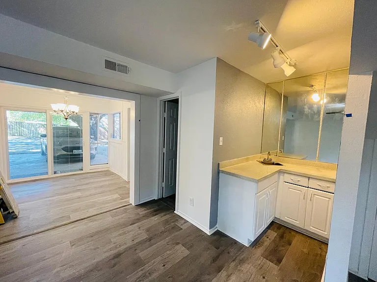 5612 Marina Dr — Photo 3