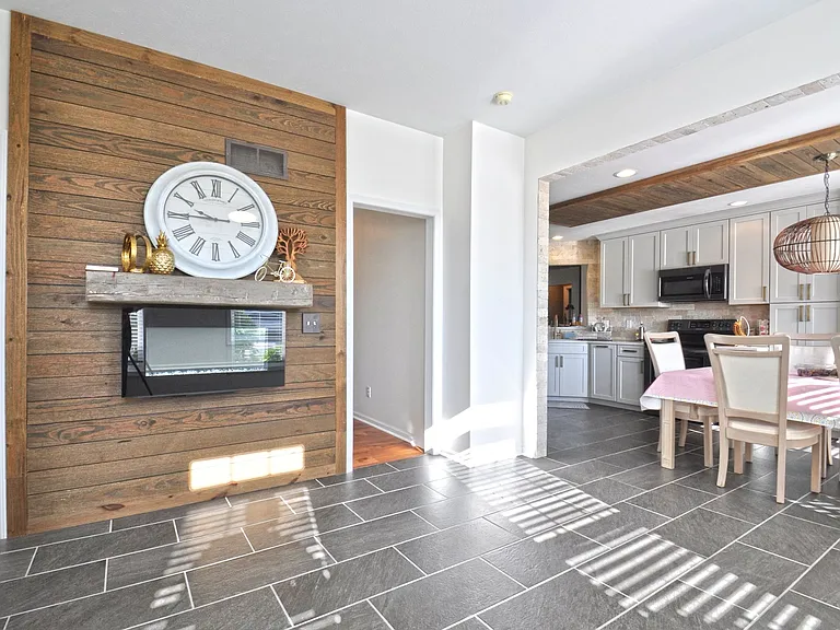 6021 Cottage Cir — Photo 9