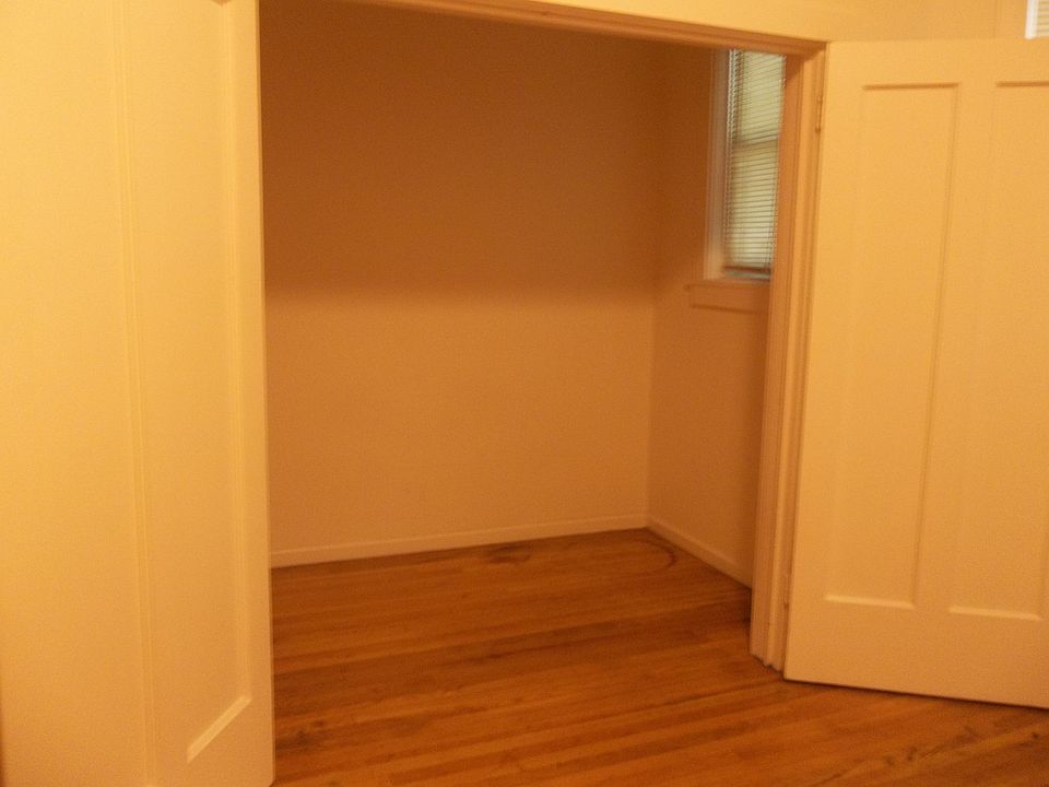 2nd image of 6452 S Green St APT 1F