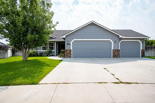 3916 Kirby Cir Photo 1