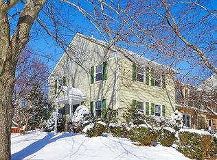 710 Hemlock Ct, Herndon, VA 20170