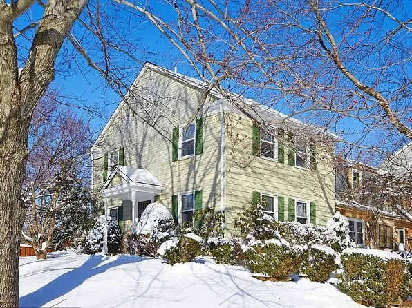 710 Hemlock Ct, Herndon, VA 20170