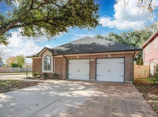 301 Lasso St, Angleton, TX 77515