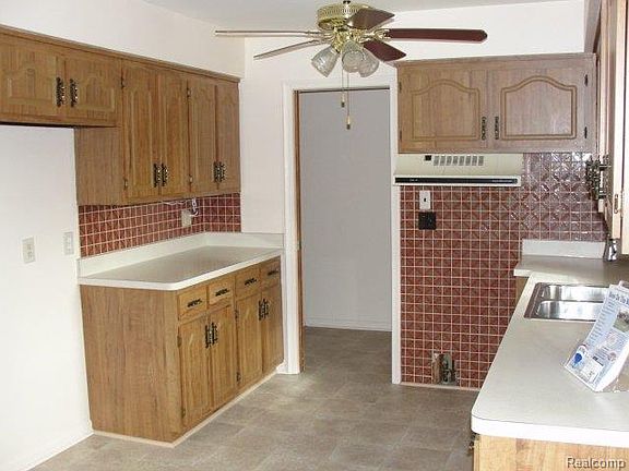 5th image of 32849 Hees St