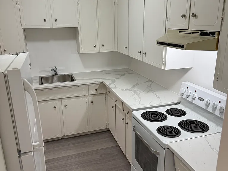 1046 W 13th Ave #105 — Photo 5
