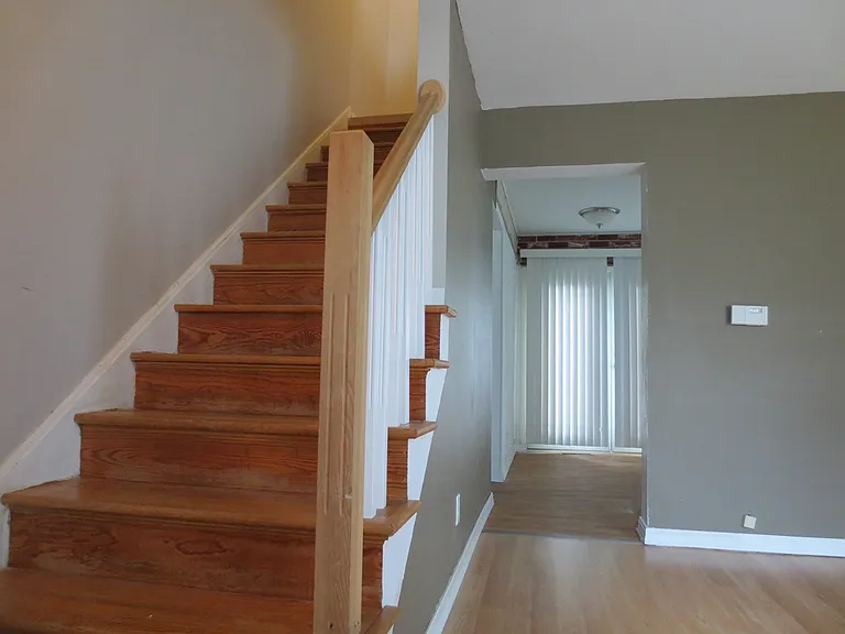 421 Colony Ct — Photo 3