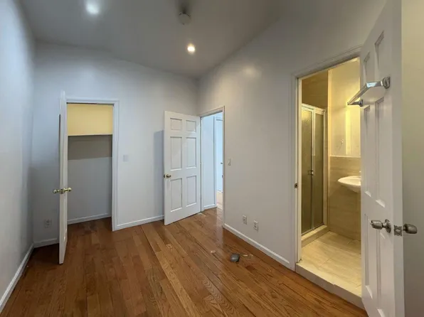 87 Graham Avenue image 1 of 13