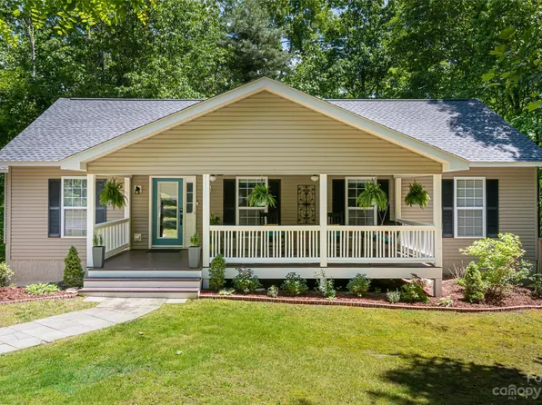126 Jeter Mountain Ter, Hendersonville, NC 28739