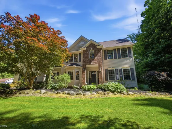 11685 Lancaster Dr, Chagrin Falls, OH 44023