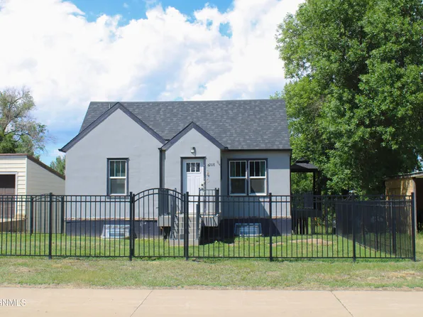 208 4th St NE, Watford City, ND 58854