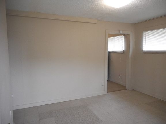 4th image of 236 S Lauderdale St APT 1