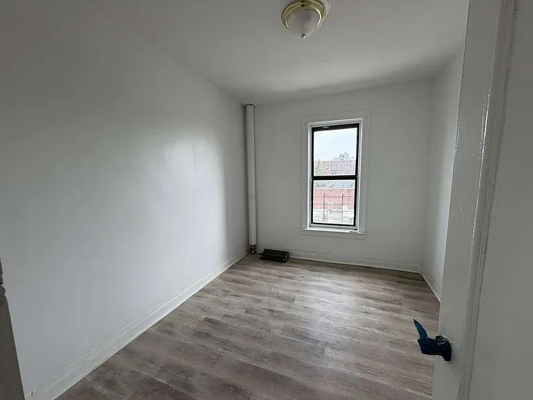 312 E 197th St #4D — Photo 4