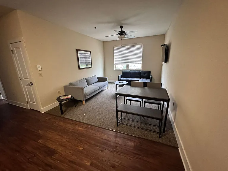 Friendly105 Apartments — Photo 47
