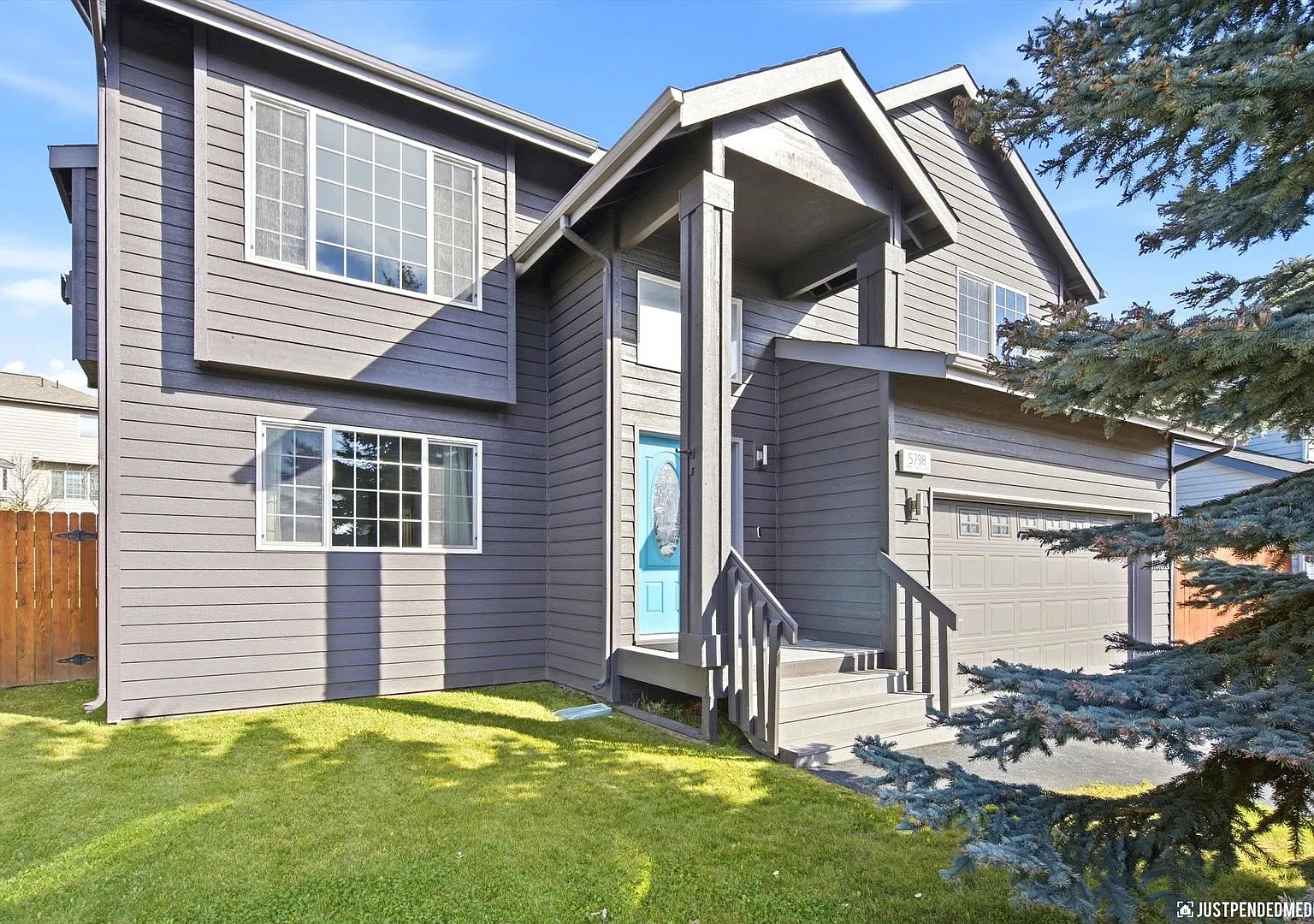 Modern 4-Bedroom Home in West Park with Fenced Yard — Photo 1