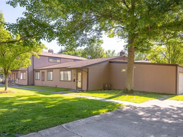 26702 Lake Of The Falls Blvd, Olmsted Falls, OH 44138