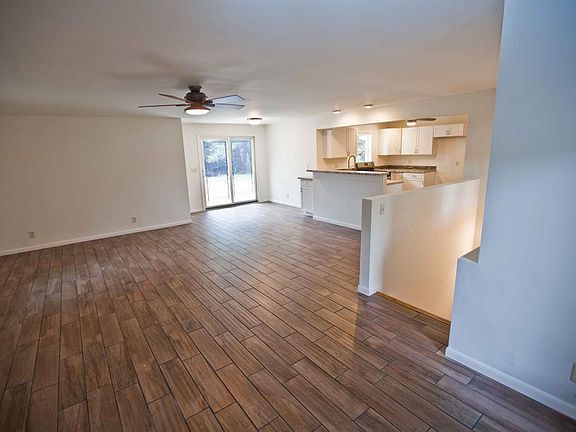 5th image of 58341 Windsor Ave