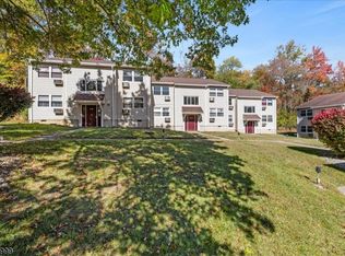 15 Pine St #18, Oxford, NJ 07863