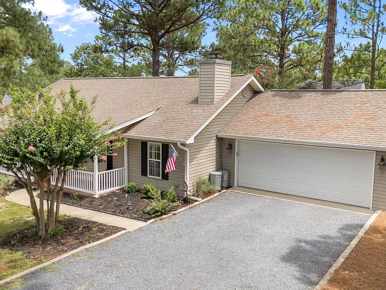 39 Bedford Cir — Photo 3