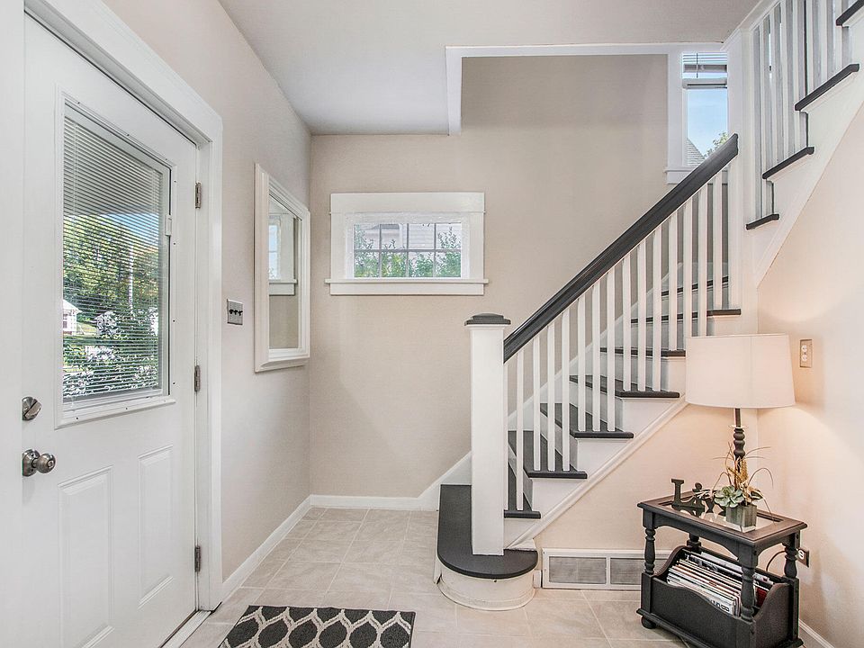 734 E Division St, Cadillac, MI 49601 Zillow