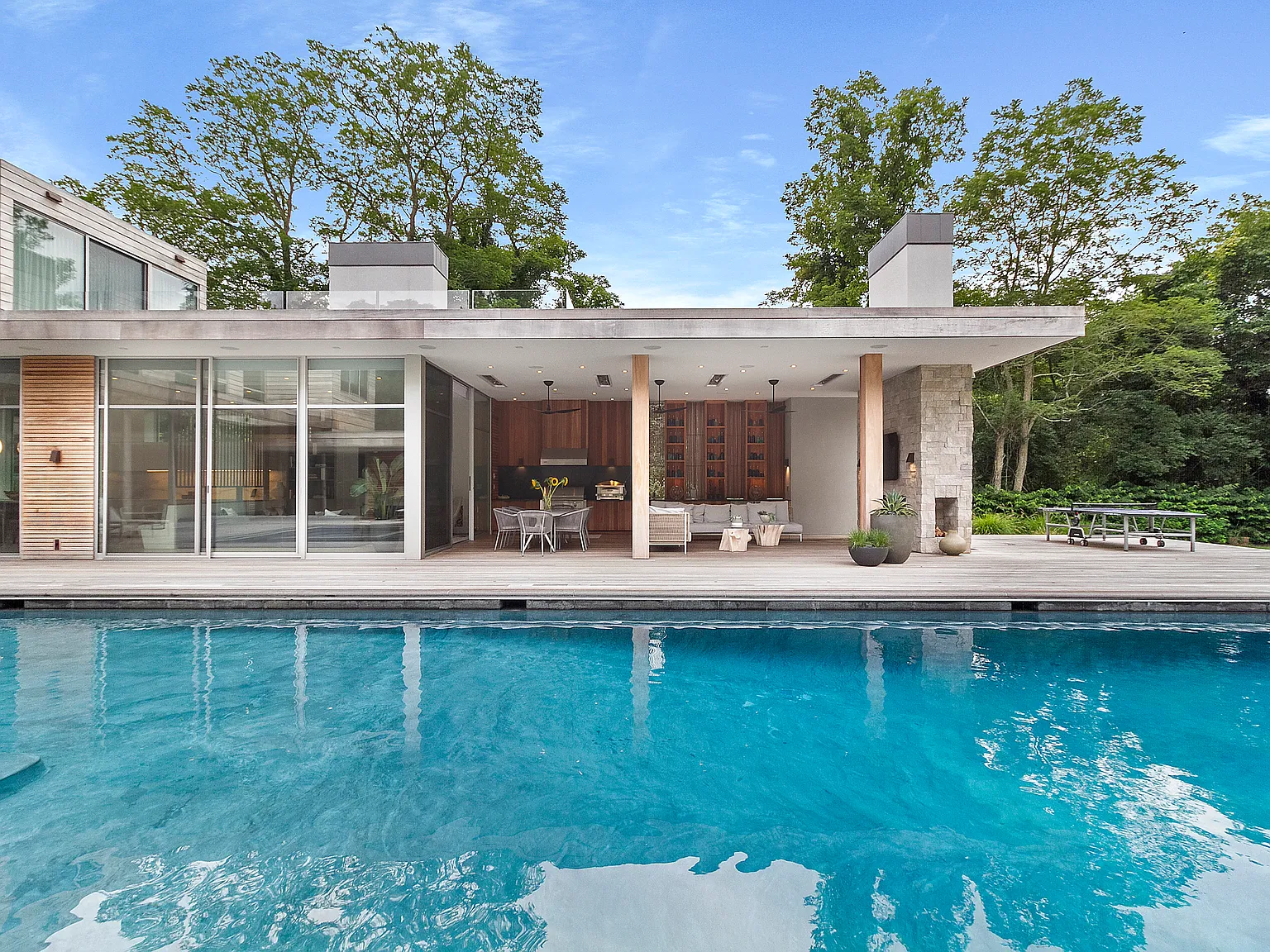 A Modern Resort Estate in the Amagansett Lanes — Photo 3