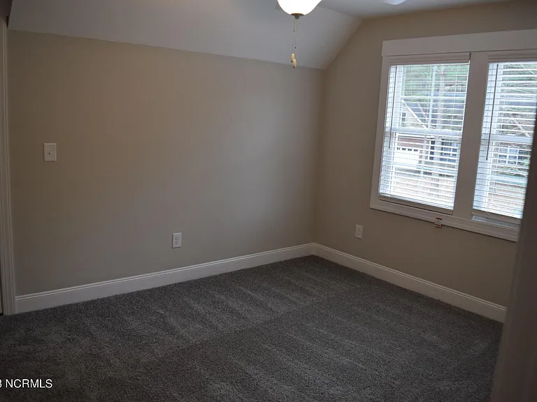829 Blue Bird Dr — Photo 15